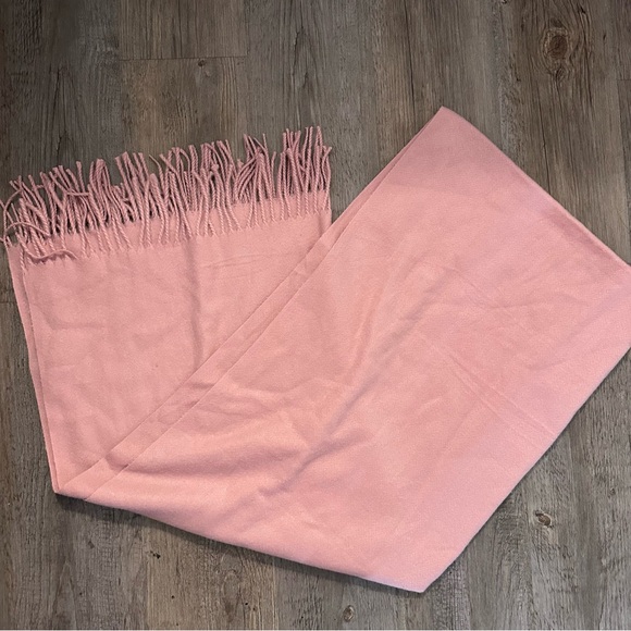 Steve Madden Soft Pink Fringed Scarf - Picture 1 of 3